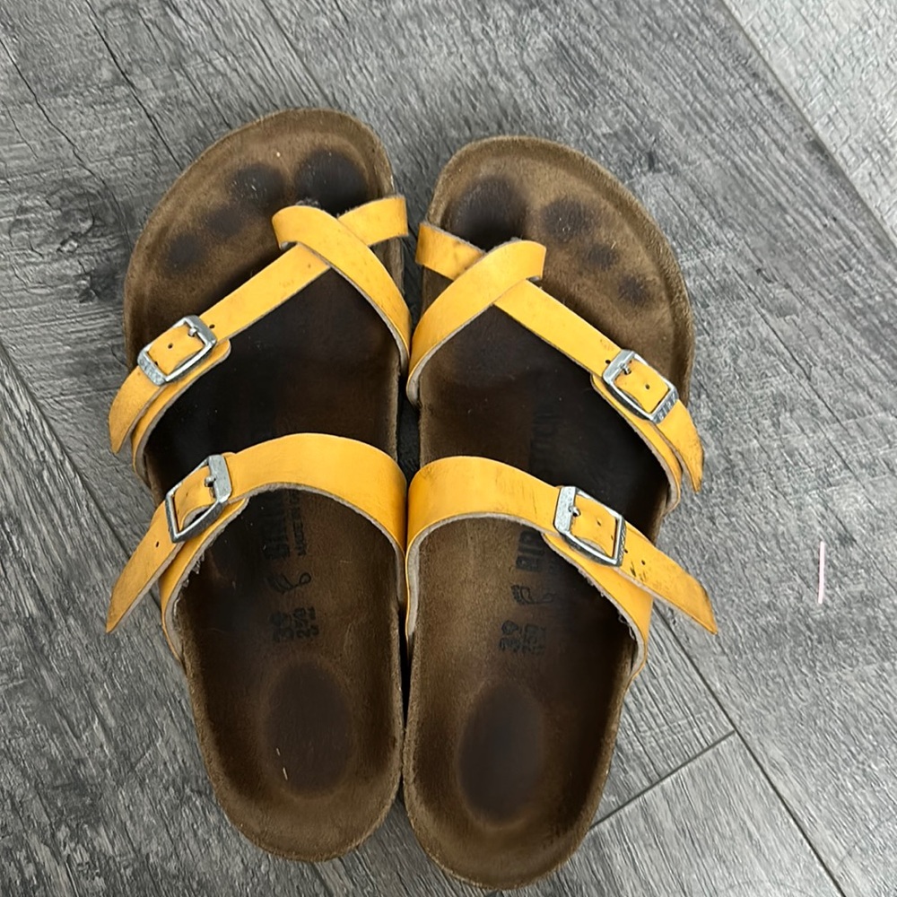 Yellow birkenstocks (39)
